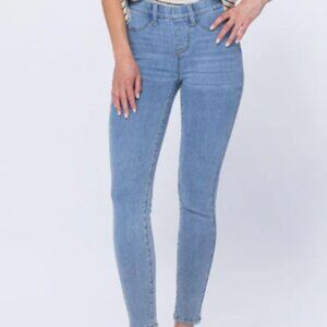 NWT Judy Blue 88254 Light Wash Pull On Skinny Jeggings Size 1/25